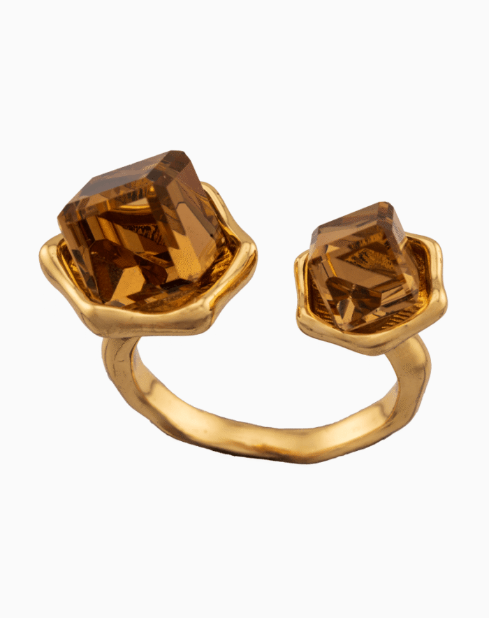 انگشتر زنانه شوکا مدل باز طلایی با نگین کهربایی مکعبی - Image 2