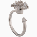 انگشتر زنانه شوکا طرح گل با نگین اشکی نقره‌ای