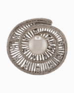 سنجاق سینه شوکا طرح مارپیچ صدفی با مروارید و کریستال