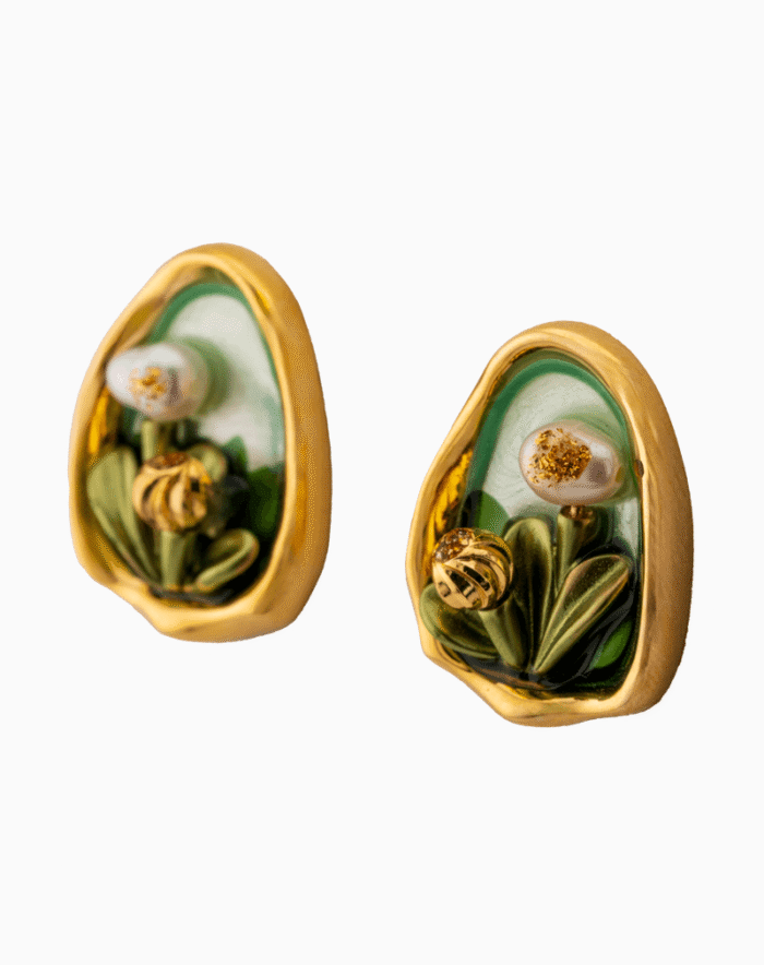 EAWGOCXX01000047-1 `Shooka Artistic Miniature Garden Enamel & Pearl Earrings