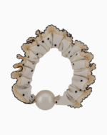 اسکرانچی موی زنانه شوکا طرح خال‌خالی مشکی با حاشیه سفید و مروارید