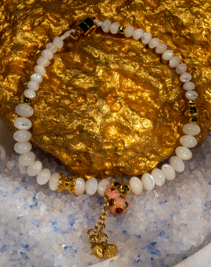 Women’s Shell Bracelet with Enamel Heart Charm