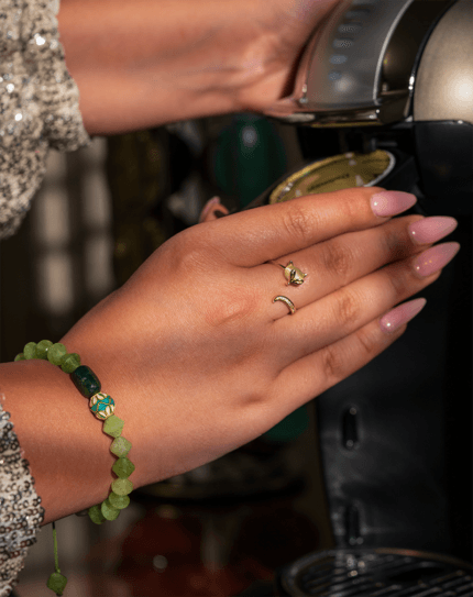 دستبند زنانه شوکا مدل سبز روشن طبیعت‌گرا بند کشویی