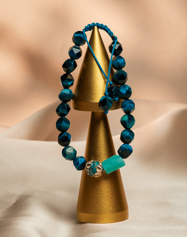 دستبند بند کشویی زنانه شوکا | طراحی مینیمال با مهره‌های آبی