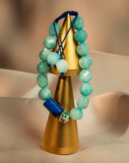 دستبند زنانه بند کشویی شوکا | طراحی مینیمال با مهره‌های سبز آبی