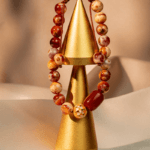 دستبند زنانه بند کشویی شوکا | طراحی مینیمال با مهره‌های قهوه‌ای گرم