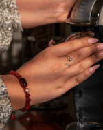 دستبند زنانه بند کشویی شوکا | رنگ زرشکی و مهره‌های تراش‌خورده