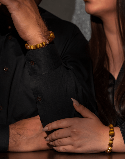 ست دستبند زوج شوکا | مدل فاخر با مهره‌های طلایی-قهوه‌ای چشم‌گربه‌ای