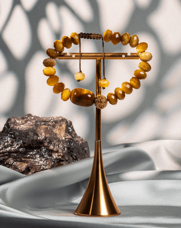 دستبند زنانه فاخر بند کشویی شوکا | مهره‌های طلایی-قهوه‌ای چشم‌گربه‌ای