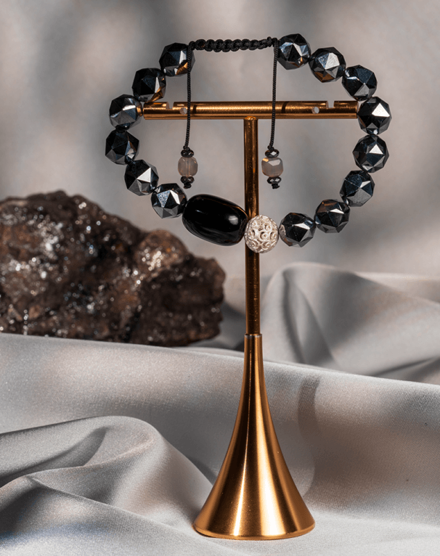 دستبند فاخر زنانه شوکا | بند کشویی مشکی متالیک با مهره درخشان توری