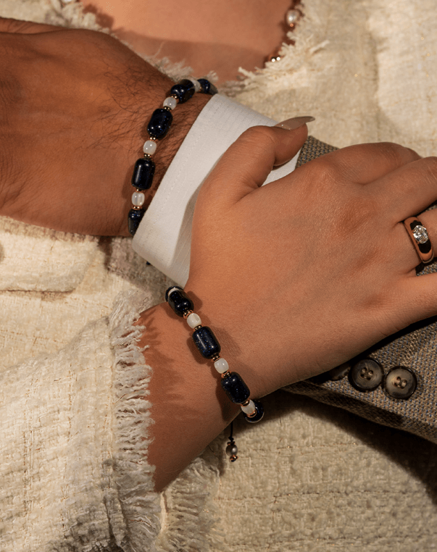 دستبند زنانه آبی استوانه‌ای شوکا | جلوه لوکس روی دست