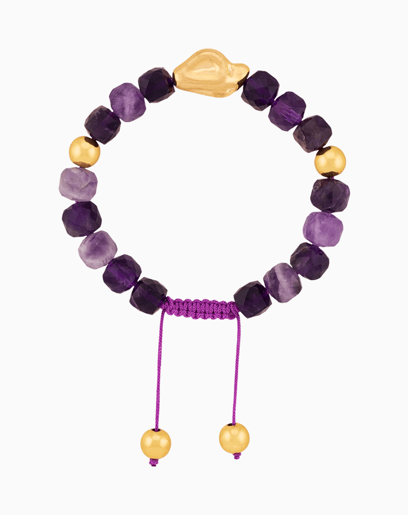 BRMGOSXX01000021 تجسمی از شکوه و قدرت در یک دستبند مردانه. این اثر هنری از برند شوکا، با ترکیب سنگ آمیتیست تراشخورده و خرجکارهای درخشان طلایی، انتخابی بینظیر برای مردان با اعتماد به نفس و استایل لوکس است.