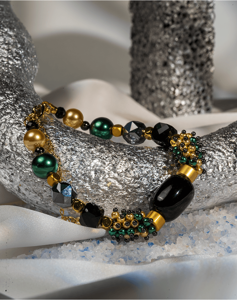 دستبند زنانه شوکا مدل سبز زمردی و مشکی لوکس دستبند زنانه شوکا مدل سبز زمردی و مشکی لوکس