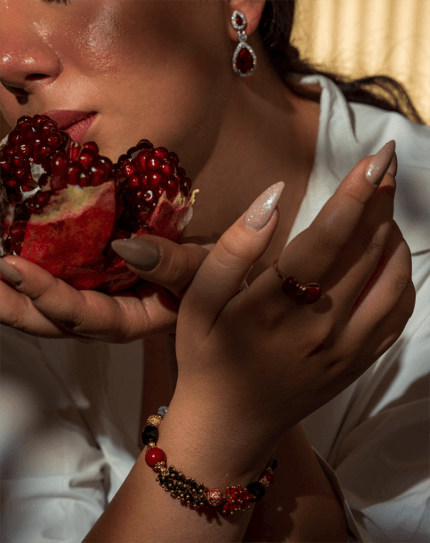 دستبند زنانه شوکا مدل سلطنتی با کوارتز دودی و میناکاری