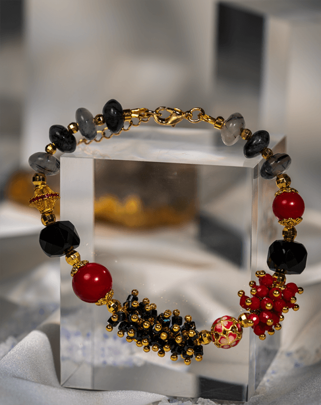 دستبند زنانه شوکا مدل سلطنتی با کوارتز دودی و میناکاری