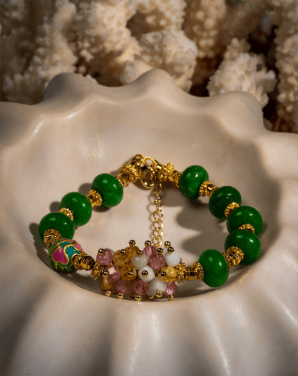 دستبند زنانه شوکا مدل سنگ‌های سبز تزئینی