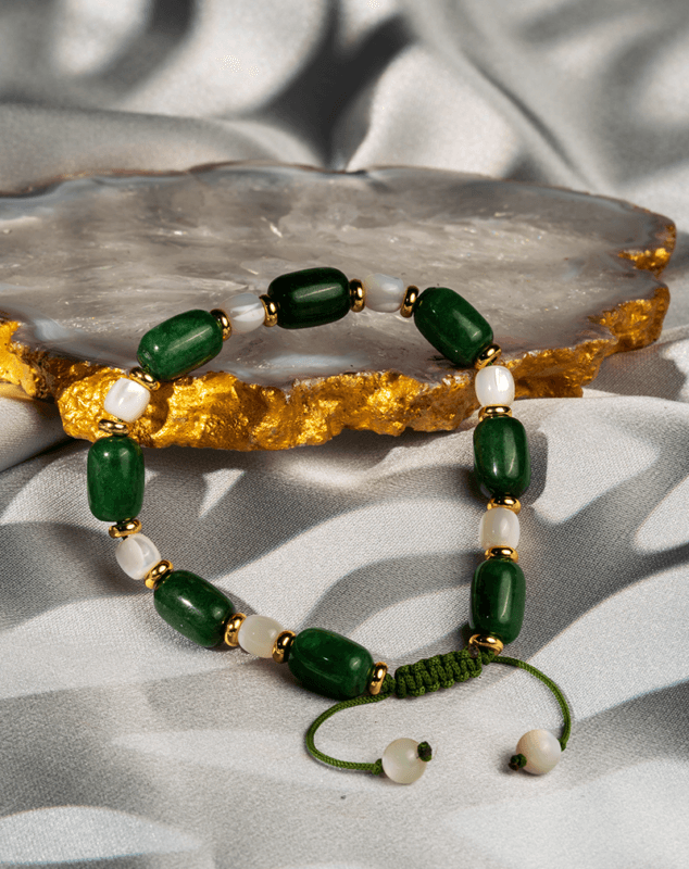 دستبند مردانه یشم سبز با تزئینات طلایی | طراحی ساده و دست‌ساز | شوکا