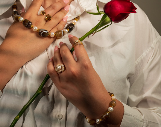 خرید ست زنانه «مهتاب کهربایی» شوکا | عقیق طبیعی و مروارید کرمی