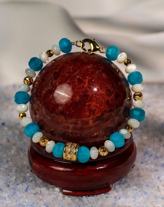 دستبند زنانه آپاتیت و صدف شوکا