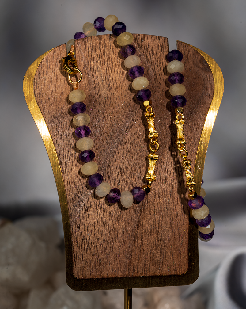 دستبند نوجوانانه آمیتیست و کوارتز با یراق طلایی دستبند نوجوانانه آمیتیست و کوارتز با یراق طلایی