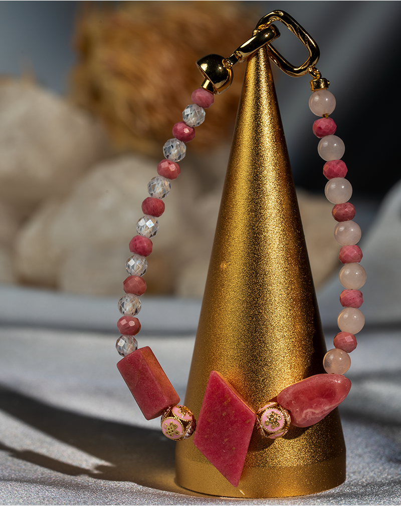 دستبند نوجوان شوکا با مهرههای رودونیت و رزکوارتز دستبند نوجوان شوکا با مهرههای رودونیت و رزکوارتز