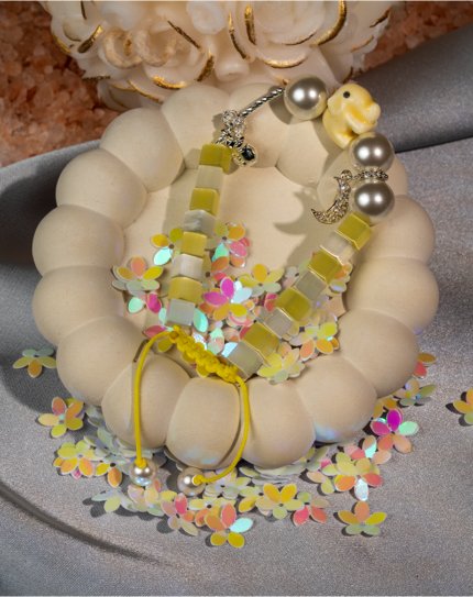 دستبند نوجوان شوکا با مروارید مصنوعی و آویز ماه 2