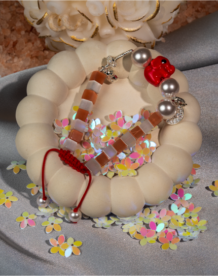 دستبند نوجوان شوکا با مروارید مصنوعی و آویز ماه 4