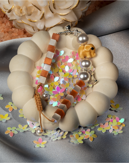 دستبند نوجوان شوکا با مروارید مصنوعی و آویز ماه 5