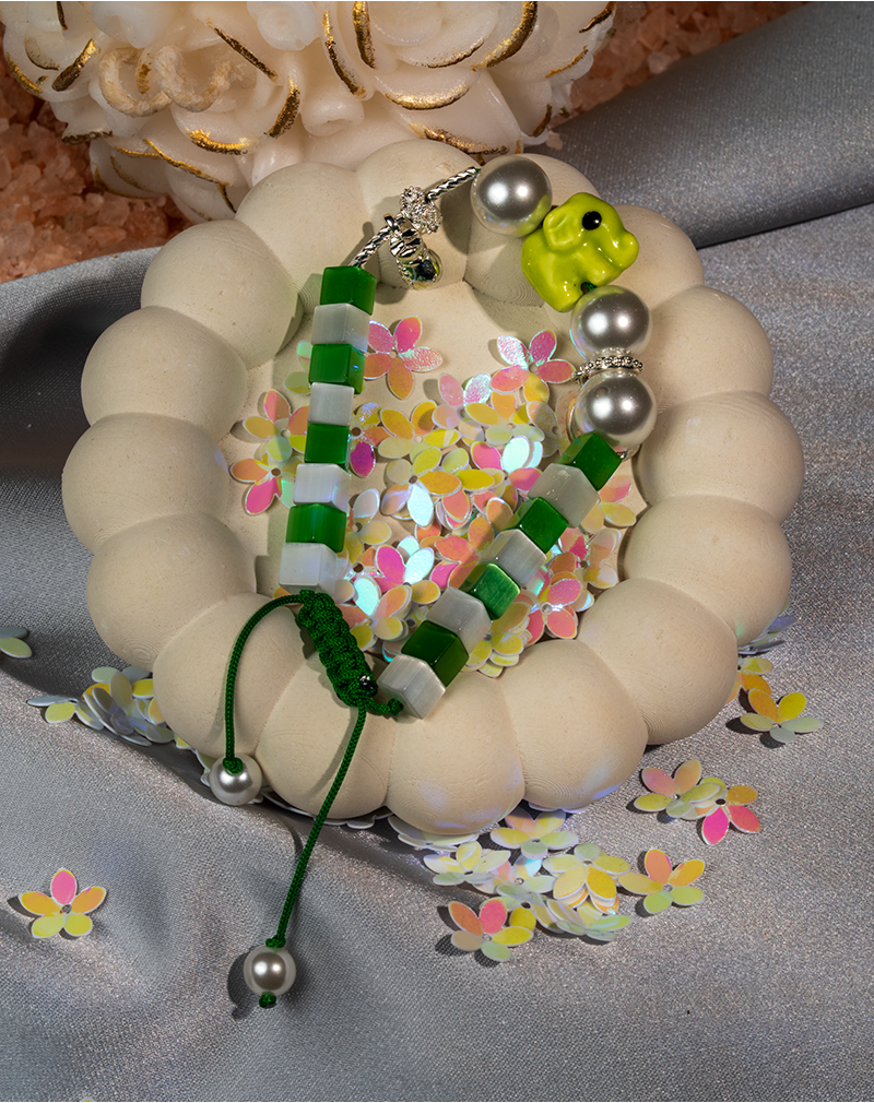 دستبند نوجوان شوکا با مروارید مصنوعی و آویز ماه 9 دستبند نوجوان شوکا با مروارید مصنوعی و آویز ماه 9