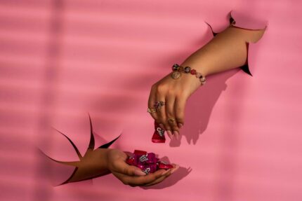 دستبند زنانه سنگی صورتی