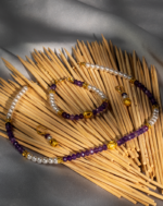 خرید ست آمتیست و مروارید شوکا شامل گردنبند، دستبند و گوشواره با سنگ آمتیست طبیعی و مروارید سفید. ست زنانه دست‌ساز با طراحی ظریف و کلاسیک.