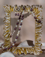 خرید ست مروارید طبیعی شوکا شامل گردنبند، دستبند و گوشواره با ترکیب مرواریدهای سفید، صورتی و کالباسی. ست ظریف و لوکس مناسب مهمانی و استایل کلاسیک.