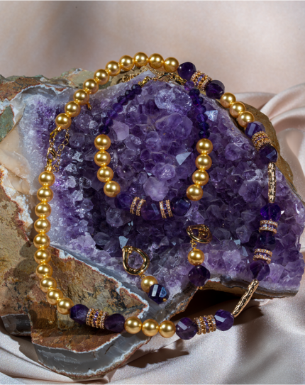 ست آمتیست سلطنتی شوکا با آمتیست طبیعی، آمتیست رویال و مروارید کرمی، انتخابی باشکوه و لوکس برای استایل‌های خاص، مجلسی و هدیه‌های به‌یادماندنی.