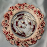 ست یاقوت سرخ برفی شوکا با ترکیب یاقوت قرمز و مروارید سفید، انتخابی لوکس و رمانتیک برای استایل‌های زنانه و مراسم رسمی.