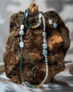 ست مروارید زمردین شوکا؛ ترکیب لوکس مرواریدهای طبیعی سفید، سبز زمردی و باروک صدفی با طراحی دست‌ساز. انتخابی ایده‌آل برای استایل‌های رسمی، خاص و هدیه‌های ارزشمند.