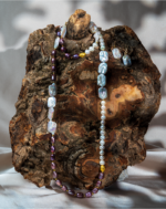 ست مروارید بنفش مهتابی شوکا با ترکیب مرواریدهای طبیعی سفید، بنفش و باروک صدفی؛ طراحی دست‌ساز، لوکس و چشم‌گیر برای استایل‌های مجلسی و هدیه‌های خاص و ارزشمند.