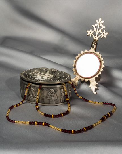 ست گارنت و سیترین زرین‌افروز شوکا ساخته‌شده از گارنت طبیعی زرشکی و سیترین طلایی؛ طراحی دست‌ساز، لوکس و چشم‌گیر. مناسب استایل‌های مجلسی، هدیه خاص و علاقه‌مندان به سنگ‌های طبیعی.