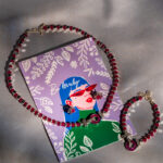 ست یاقوت و صدف شوکا با ترکیب یاقوت قرمز طبیعی و صدف سفید درخشان، زیورآلاتی ظریف و خاص با جلوه‌ای شیک برای استایل روزمره و مهمانی. autorenew thumb_up thumb_down