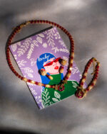 ست یاقوت و صدف شوکا با ترکیب یاقوت قرمز طبیعی و صدف کرمی در کنار جزئیات طلایی، زیورآلاتی ظریف و لوکس شامل گردنبند، دستبند و گوشواره.